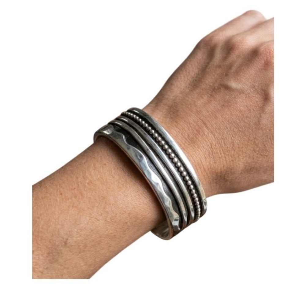 Vintage Cuff Bangle Bracelet‎ Black Silver Tone Metal Spring Hinge Shiney